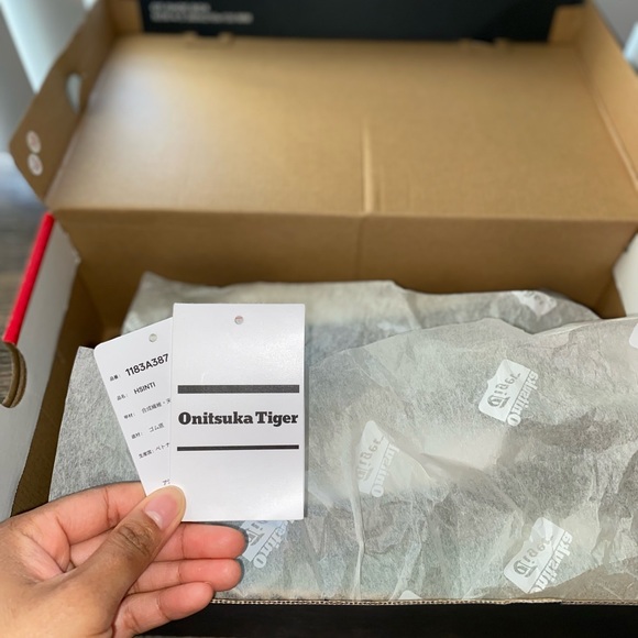 Onitsuka Tiger by Asics Men's White and Grey Shoes - Picture 4 of 5